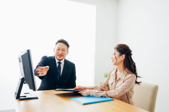 ソリューション営業とは？営業プロセスと導入企業の事例