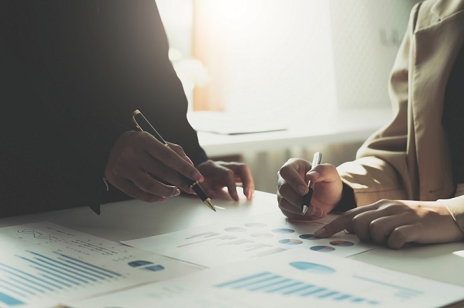 集中戦略とは メリット デメリットと企業の成功事例 コボットlab